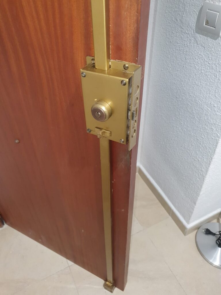 Apertura de puertas Las Casas