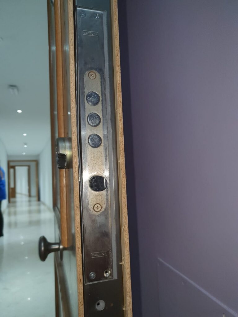 Apertura de puertas Las Siete Casas
