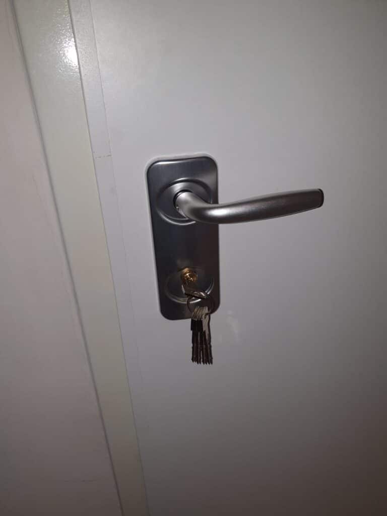 Apertura de puertas Yéchar